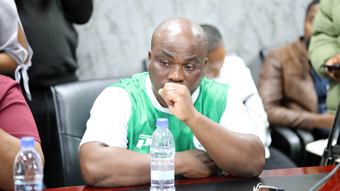 Ex-champs avoid each other!